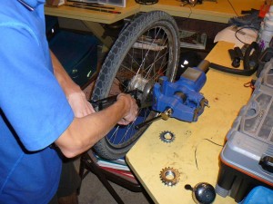 Removing a Rohloff sprocket is notoriously difficult.